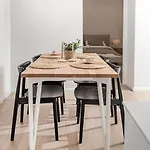 Apartment Weglowa 21 *